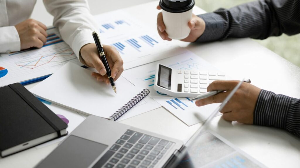 Jak rozliczyć podatek dochodowy w Holandii? Poradnik dla Polaków