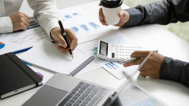 Jak rozliczyć podatek dochodowy w Holandii? Poradnik dla Polaków